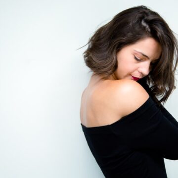 Maria-Dinulescu A woman posing with a gentle, introspective expression, showcasing Coldea Productions' expertise in headshot photography.